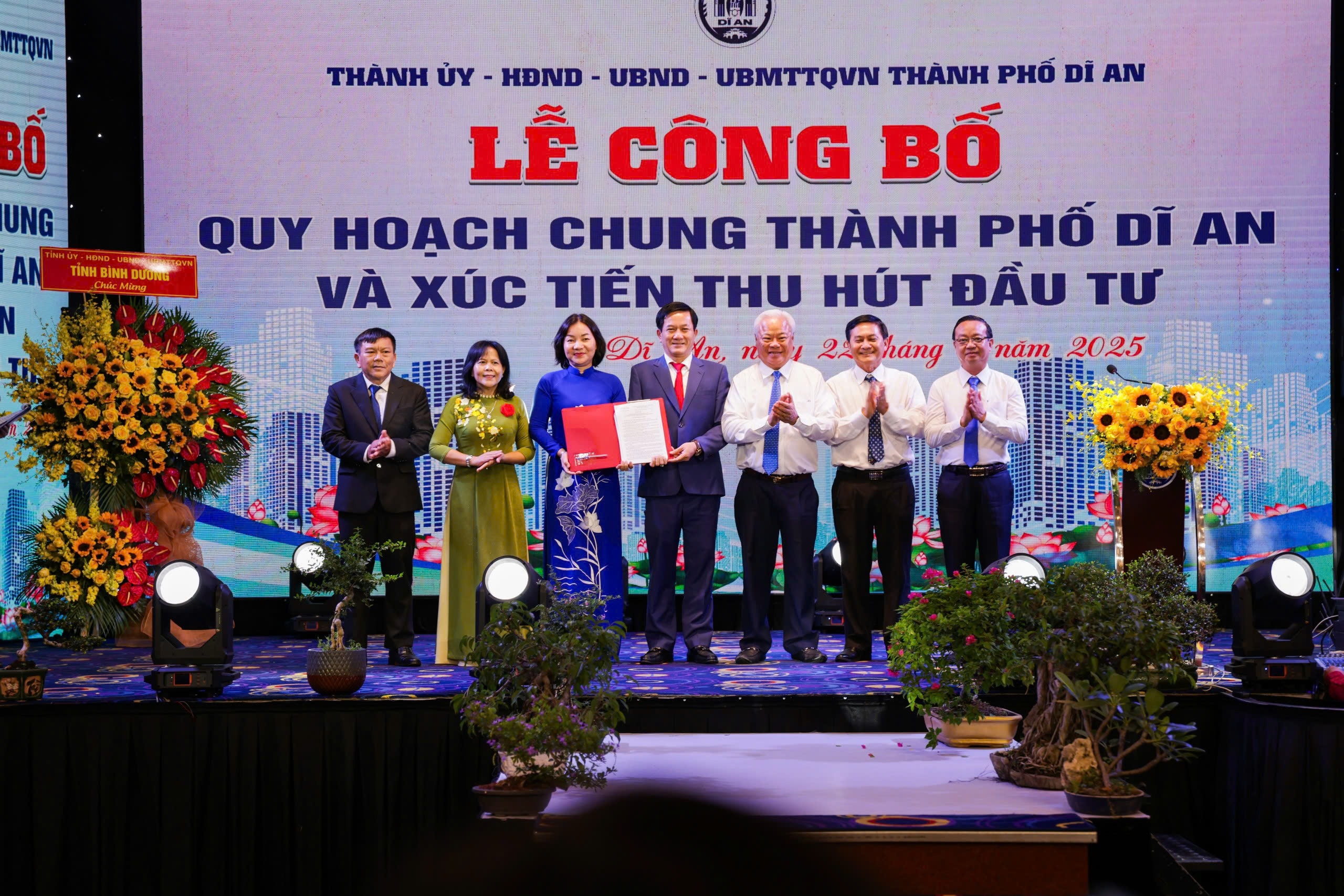 Lễ công bố quyết định phê duyệt đề án điều chỉnh quy hoạch chung Thành phố Dĩ An