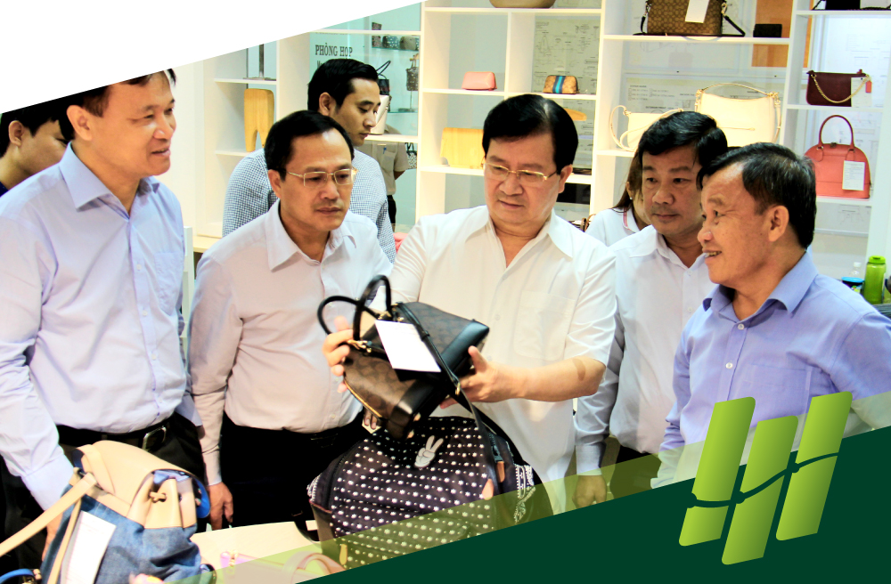 Deputy minister of Industry & Trade, Cao Quoc Hung, visited and worked in TBS Group